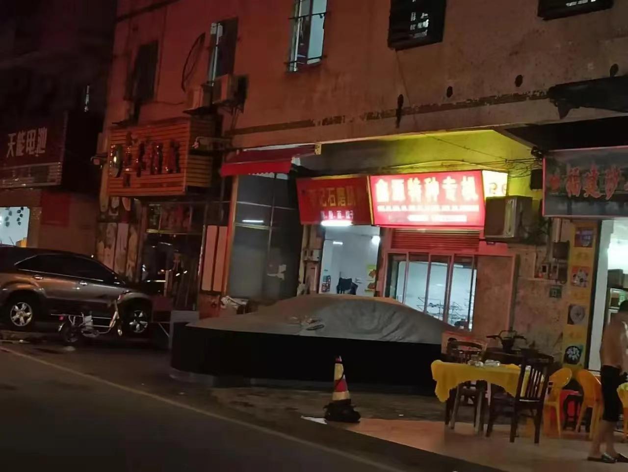 我们小区一帮一年两桶油的业主，天天叫喊小区公共停车位不能收费，谁说收费谁就是跟物