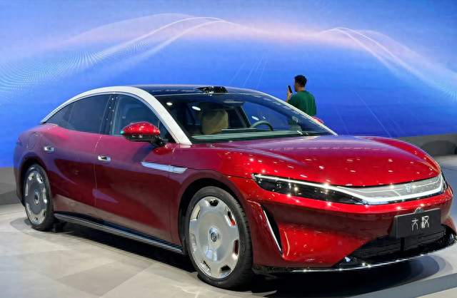 比亚迪全新大汉正式登场！D级旗舰纯电轿车，重新定义国产豪华