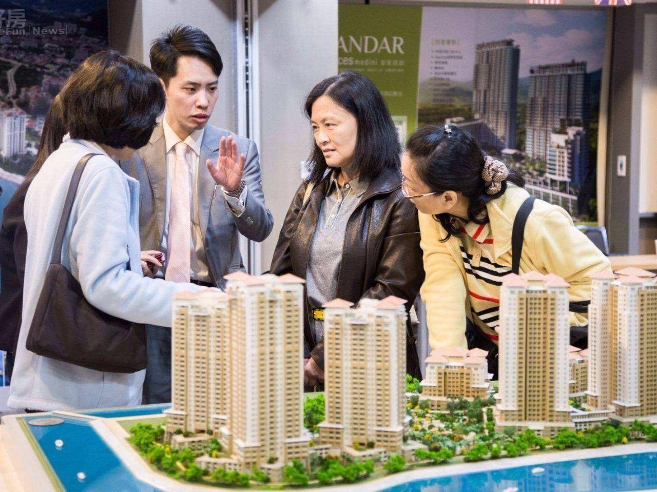 高盛最近的研报似乎终于“开窍”，开始认同楼市复苏将由核心城市率先启动的观点。
 