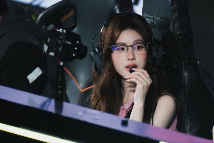 赵露思昨天游戏直播状态好牛！给我姐递个高知文本子吧！！ ​​​