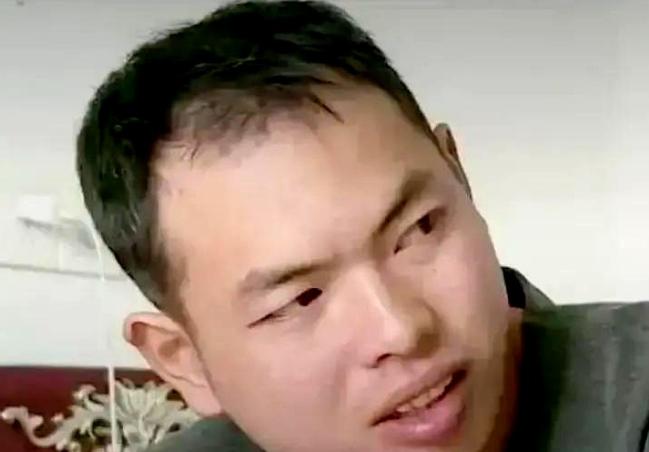 2022年，长沙一处工地上，30岁的木匠赵新刚听到一个消息，前妻付晓慧生了个女儿
