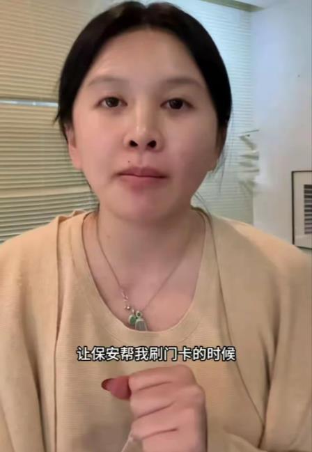 12月9日，四川成都朗御小区，一名女子称自己凌晨3点回家没带门禁卡，让保安帮忙刷