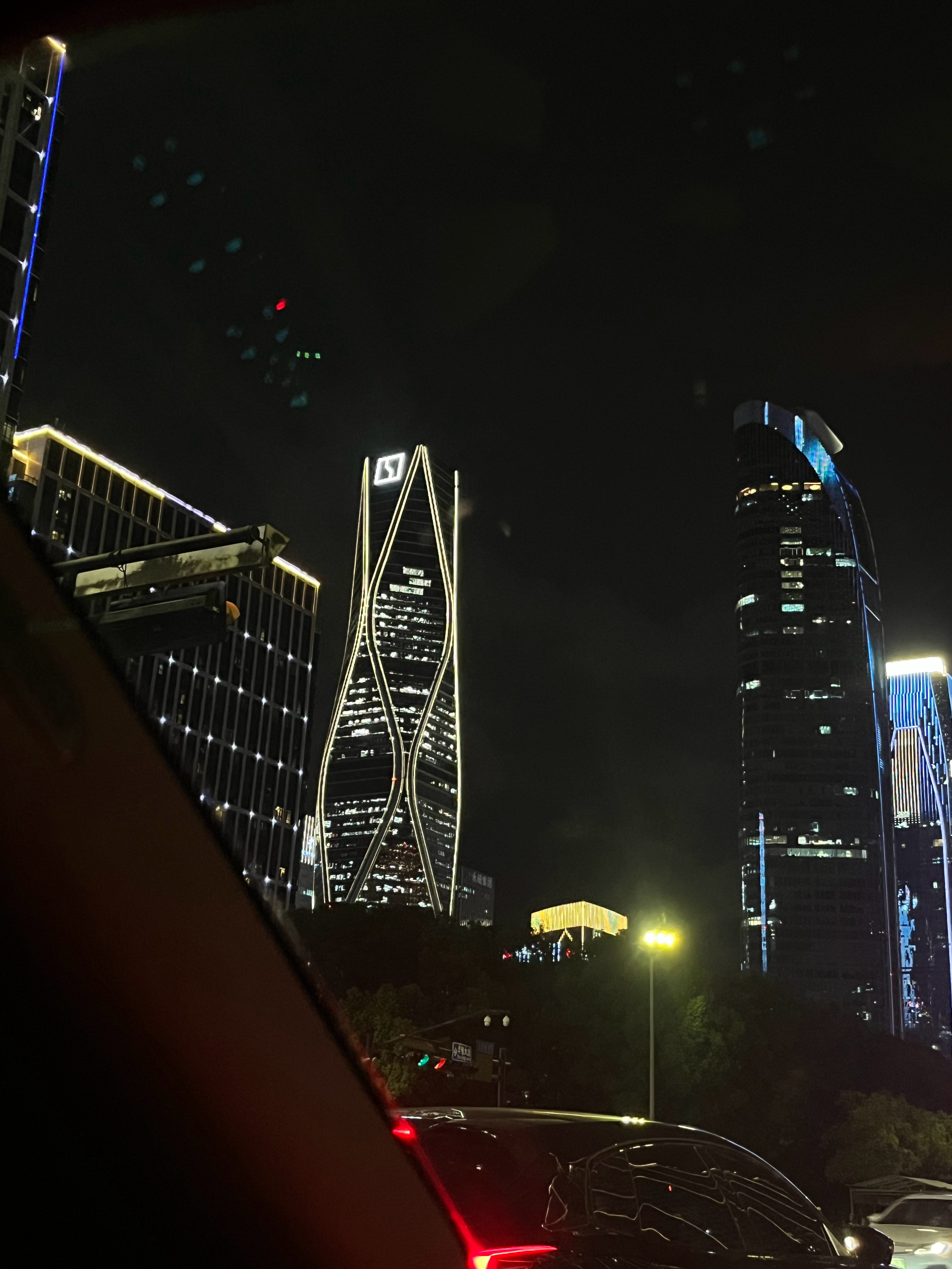 嗨 大家还不下班吗？ ​​​