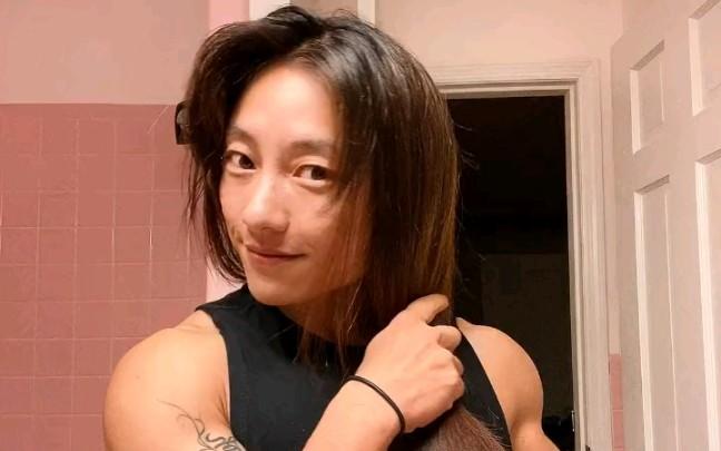 卞瑞英非常甜蜜的公开自己的男友，
透露以下几个信息，
一：俩人在一起八年了，
二