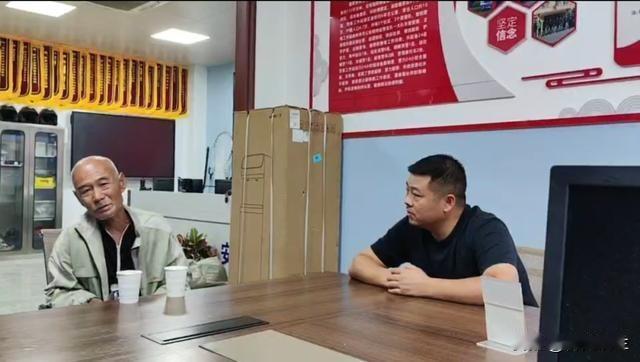 好人有好报！江西新余一名拾荒老人走进派出所，民警以为他有困难，可没想到老人说自己