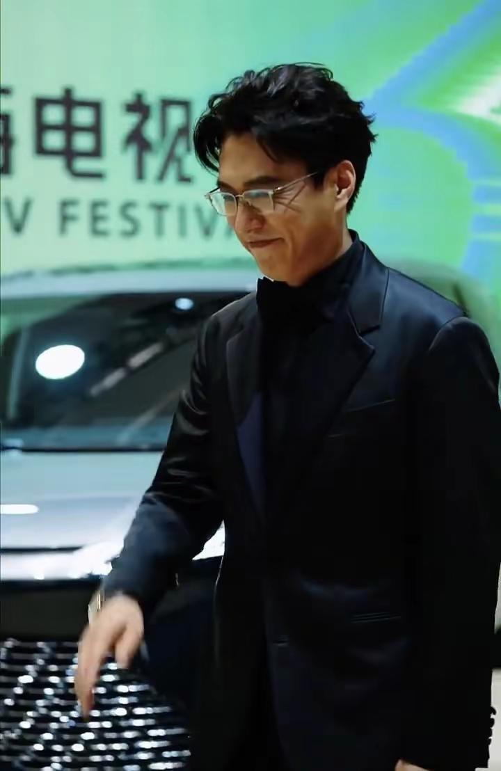 帅气的靳东老师。