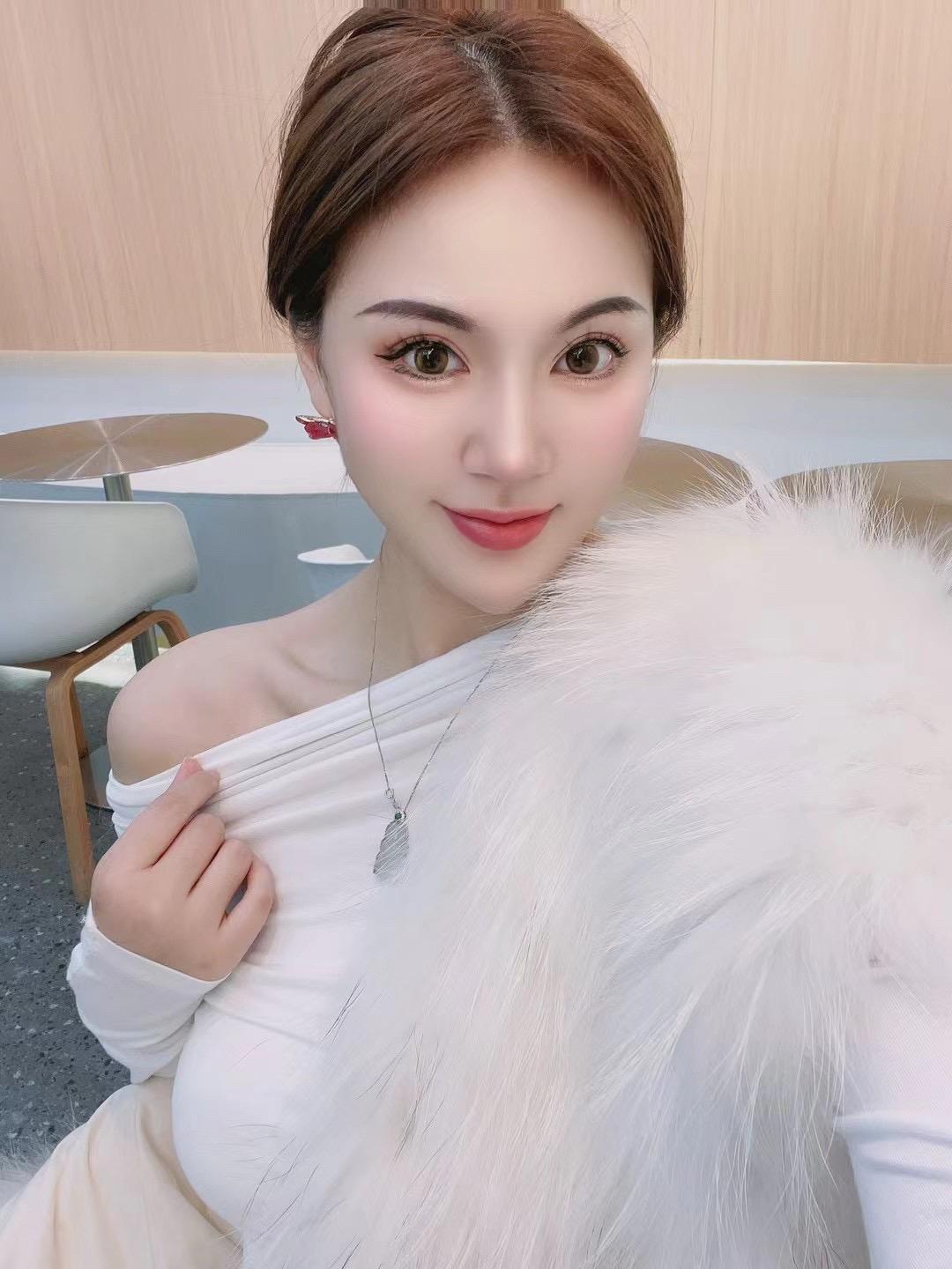 现在看上了年纪强行卖萌装嫩的照片会有种🌚尴尬感 一点也不觉得好看 ?...