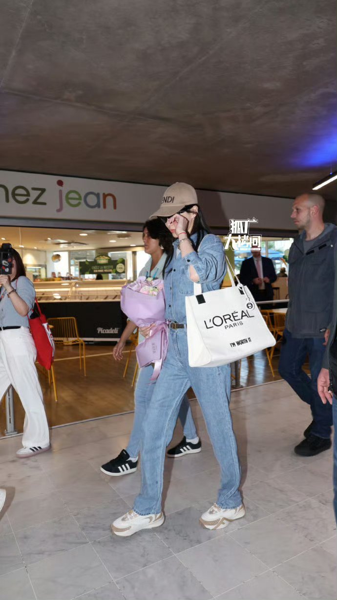 唐嫣戛纳抵达，红毯见[求关注] ​​​