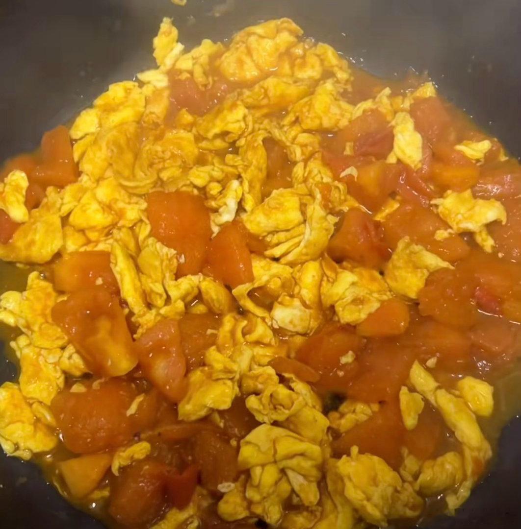 自己在家做饭反而比点外卖还贵很多人忽略调料成本，一大瓶酱料买回来只用几次，放过期