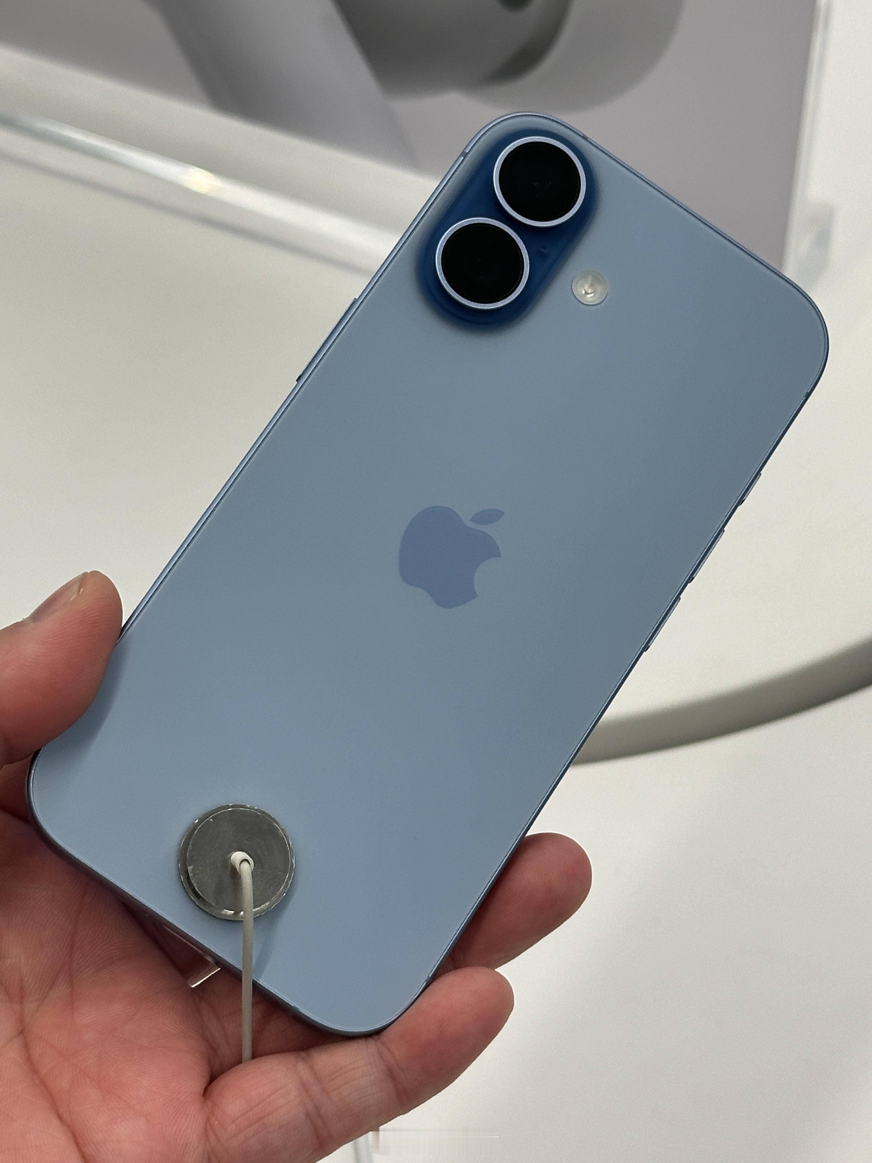 在手机涨价的背景下，5000块钱以下，iPhone 17标准版性价比还是可以的！