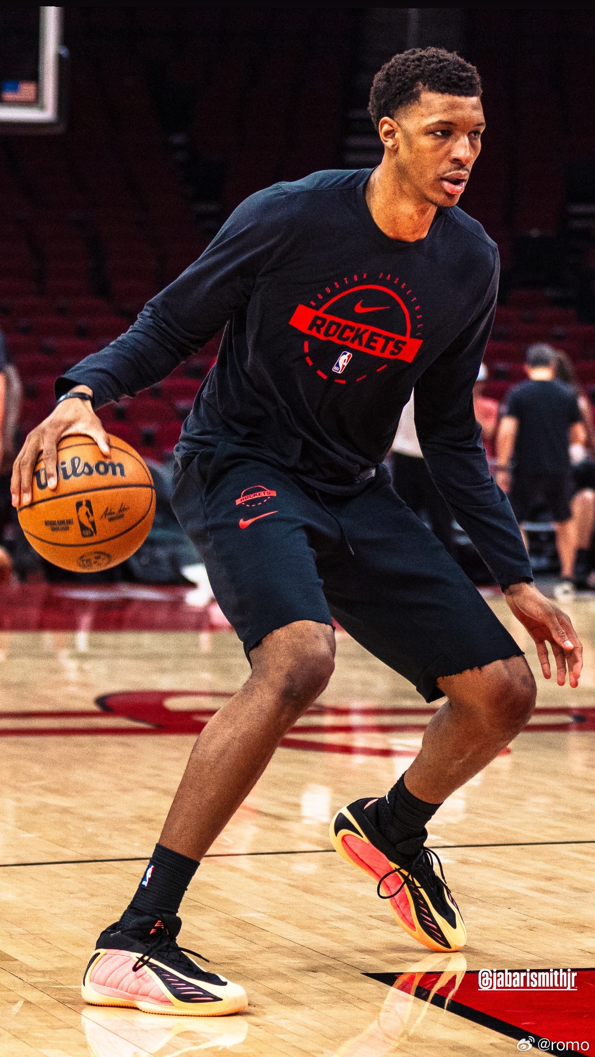 小贾本赛季：15.4分（生涯新高）6.8篮板1.8助攻（生涯新高）0.8抢断（生