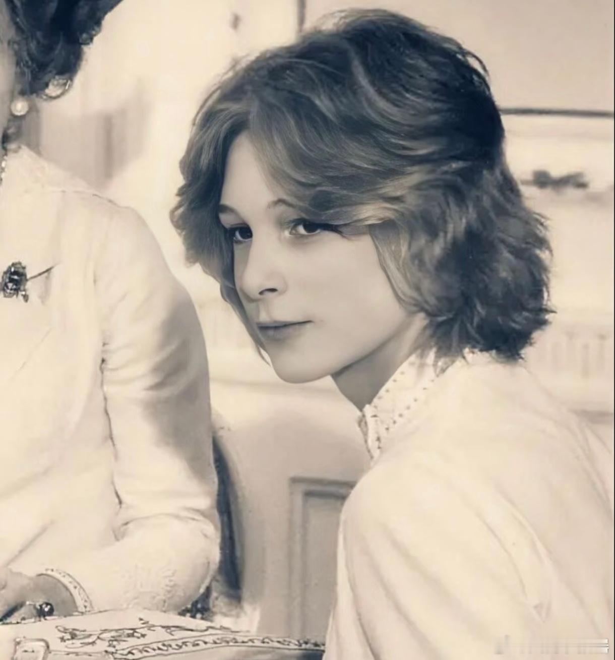 “多少人曾爱慕你年轻时的容颜” R.I.P🕯️哪怕岁月流转，如今再看当年的镜头