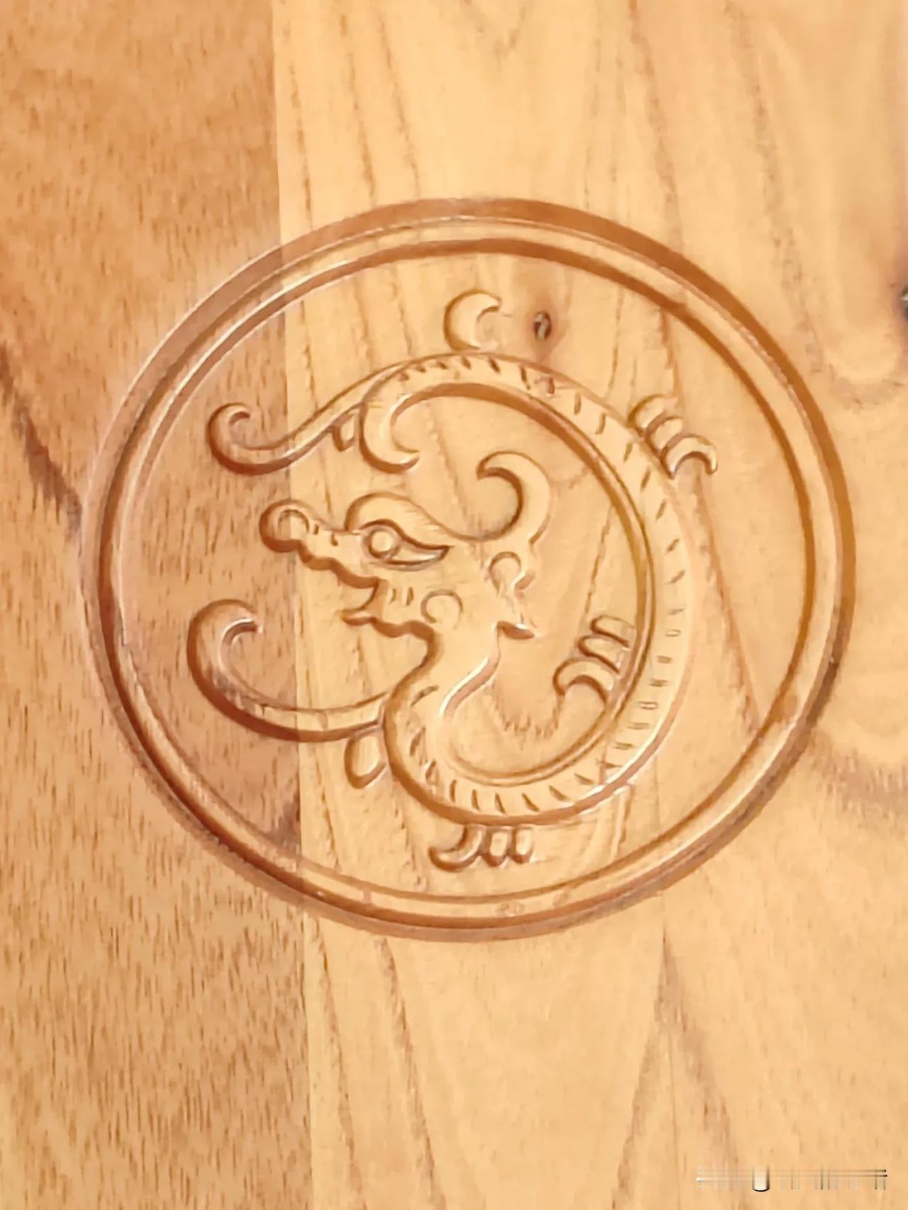 你可是那行云布雨的龙？
天际间挥洒甘霖，润泽万重。
让干涸大地，重焕葱茏。
 