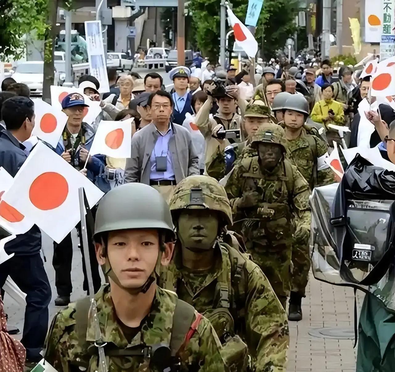 日本彻底慌了！百年旧账，中国终于要逐一清算。

这回东京不是真怕几艘船撞一撞，怕
