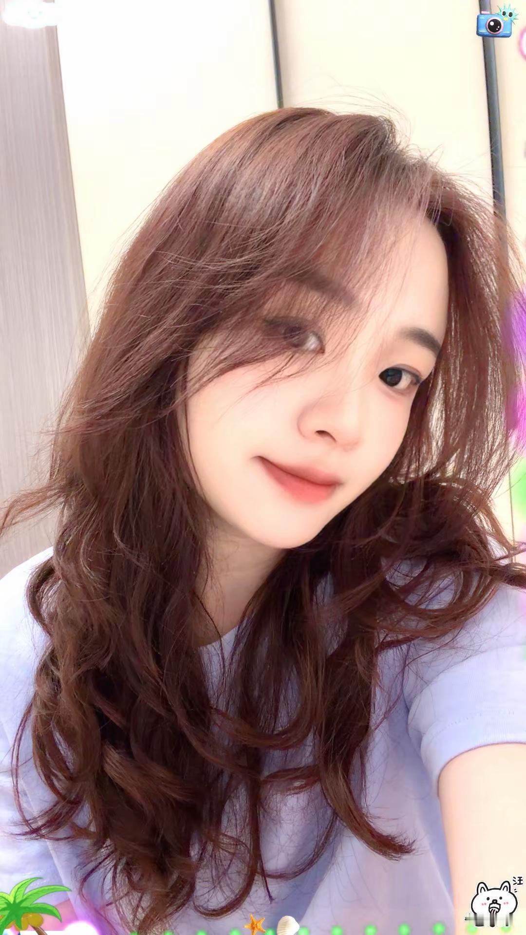 这么漂亮的年纪何必不让自己开心点，今天也做一个叛逆的女人把事情看清不如把事情看轻
