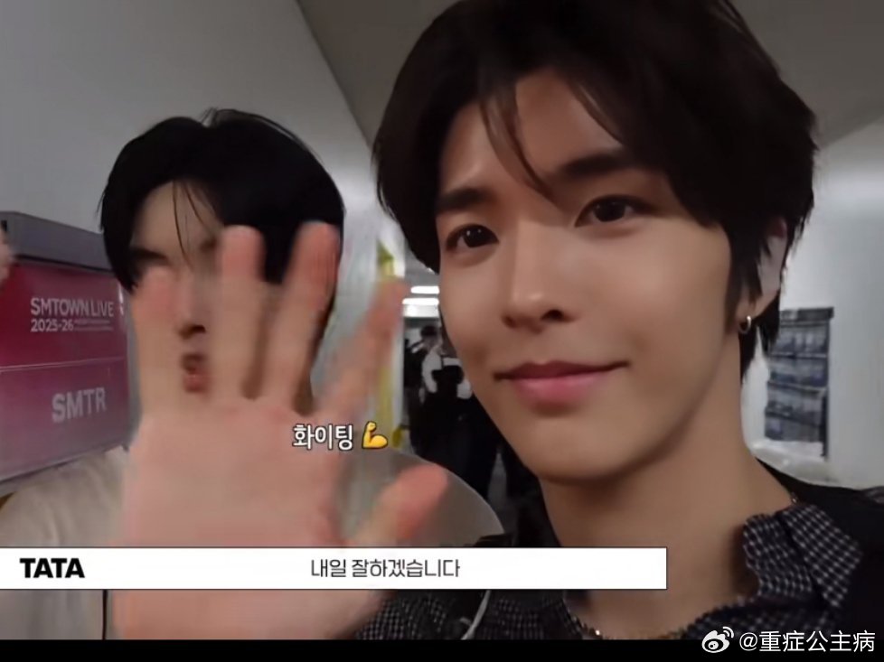 第一局我出✌🏻第二局我出👊🏻宝宝全都赢了 好棒啊 