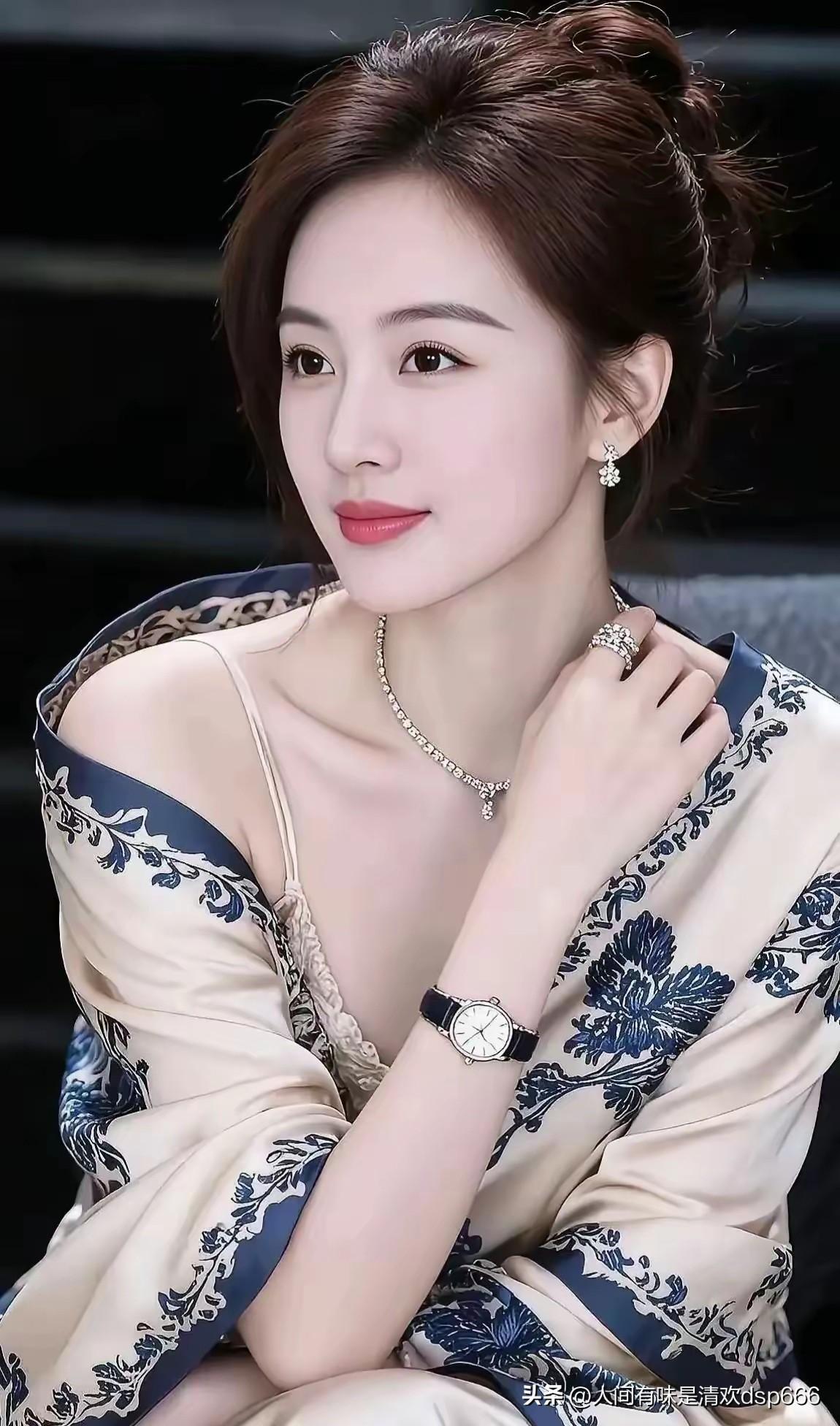 年轻的时候，我们总执着于给人生做加法。拼尽全力追逐丰厚存款、体面地位、繁杂人脉，