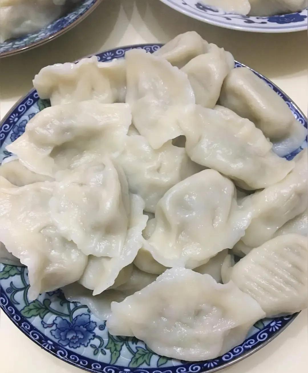 说实话
这么大饺子
你一顿能吃几个[灵光一闪]
要吃饺子的来吧