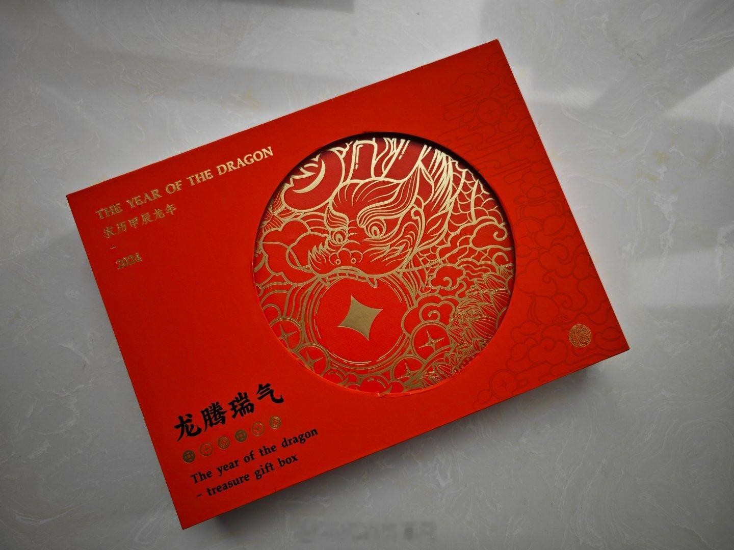 大年三十收到了华为朋友寄来的春节祝福！一份中国邮政与西泠印社联名限量10000册