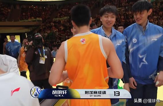 太准了！于米提谈胡明轩：

“祝贺小胡。”

“他在附加赛投得太准了。”

“我