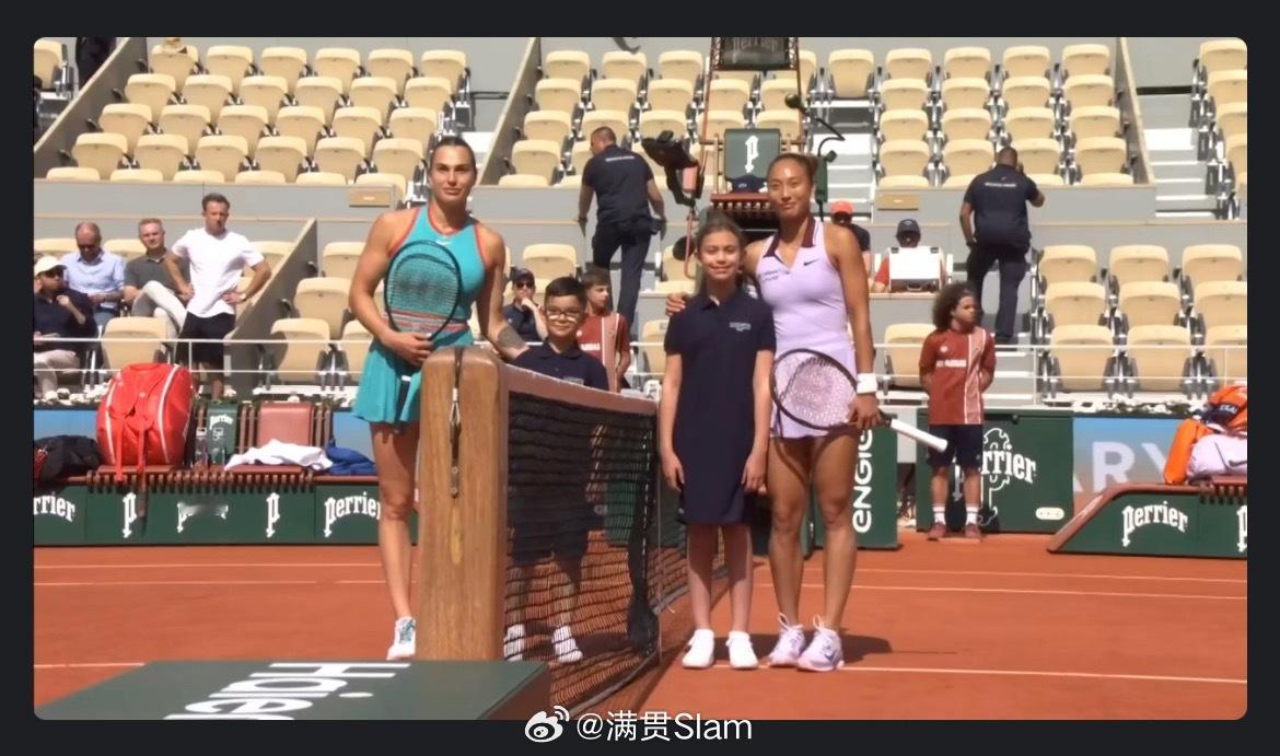 郑钦文[超话]郑钦文vs萨巴伦卡 开始了，郑钦文加油！ ​​​
