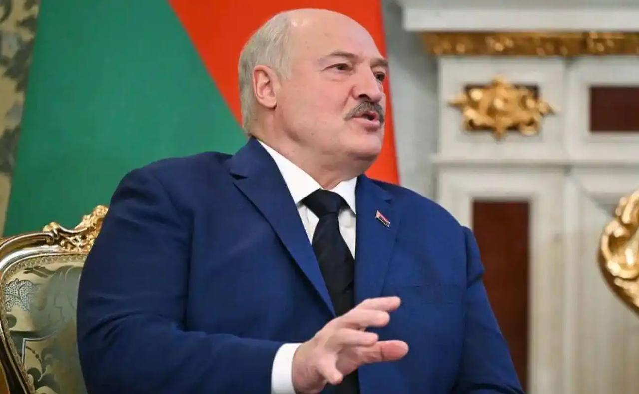 最危险的平衡术！
卢卡申科：不主动核战，但敢拉大国一起兜底。
 
当地时间4月2