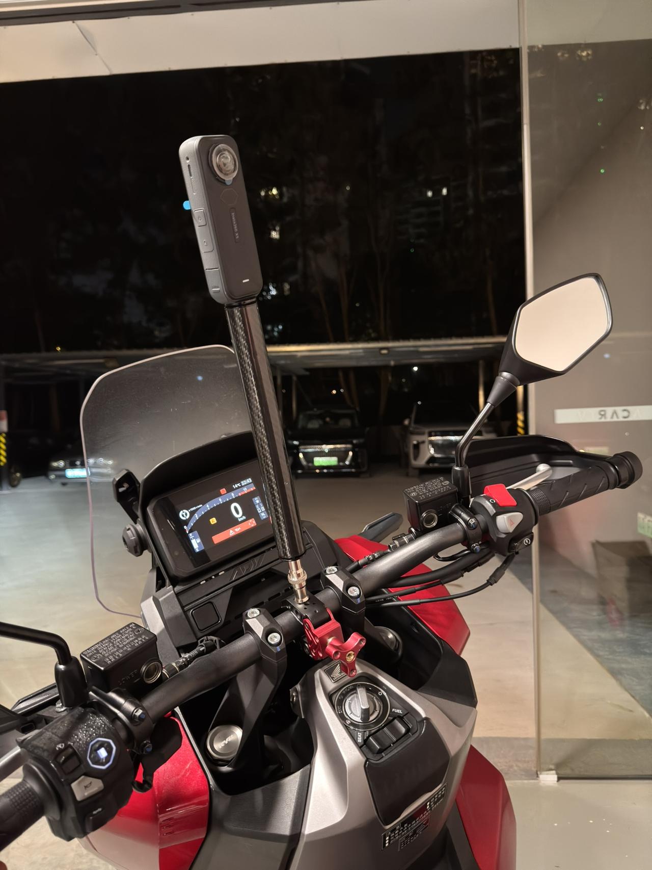 买摩托车还得附带一些周边
最后还是一整套Insta360合适
Insta360 