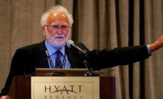 美上将严厉发问：“究竟用什么方法才能击败中国？”哈佛教授查普曼直言不讳地说：“美