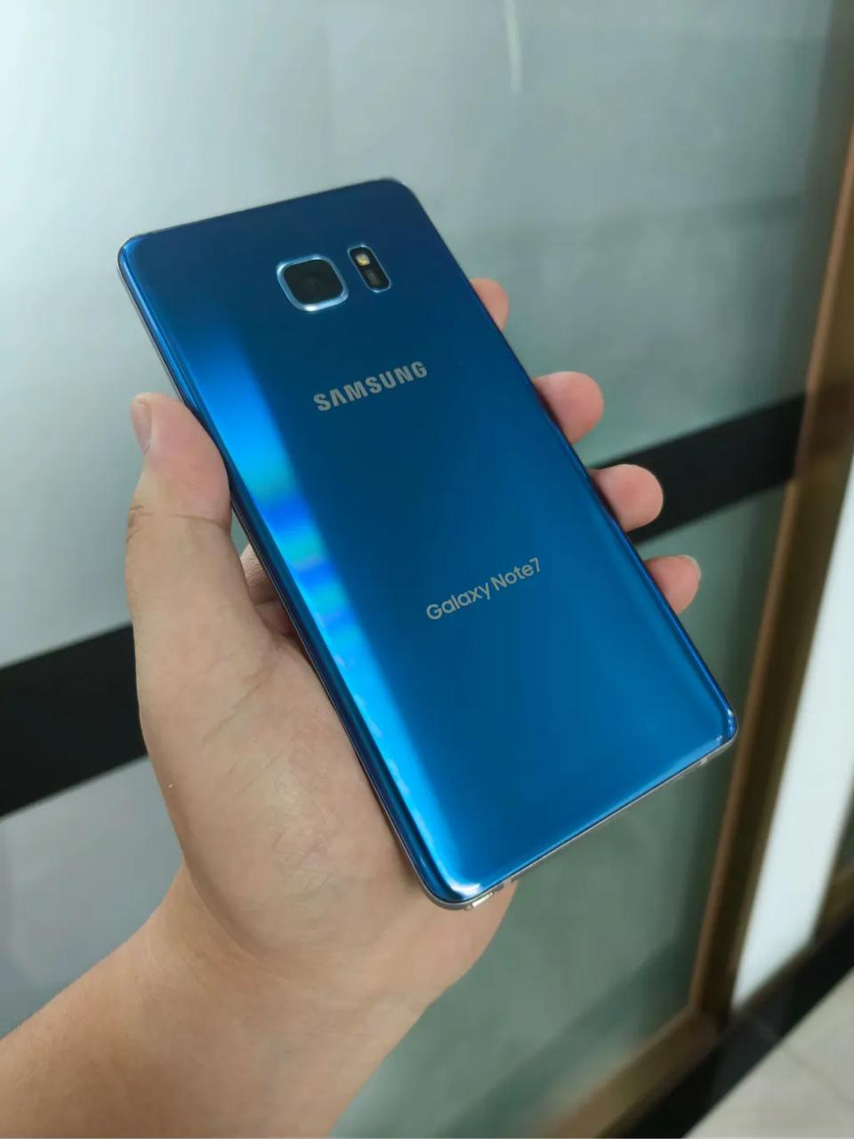 想想还是觉得很可惜，三星能把曲面屏这玩意带火，却放弃了虹膜识别，当年Note7用