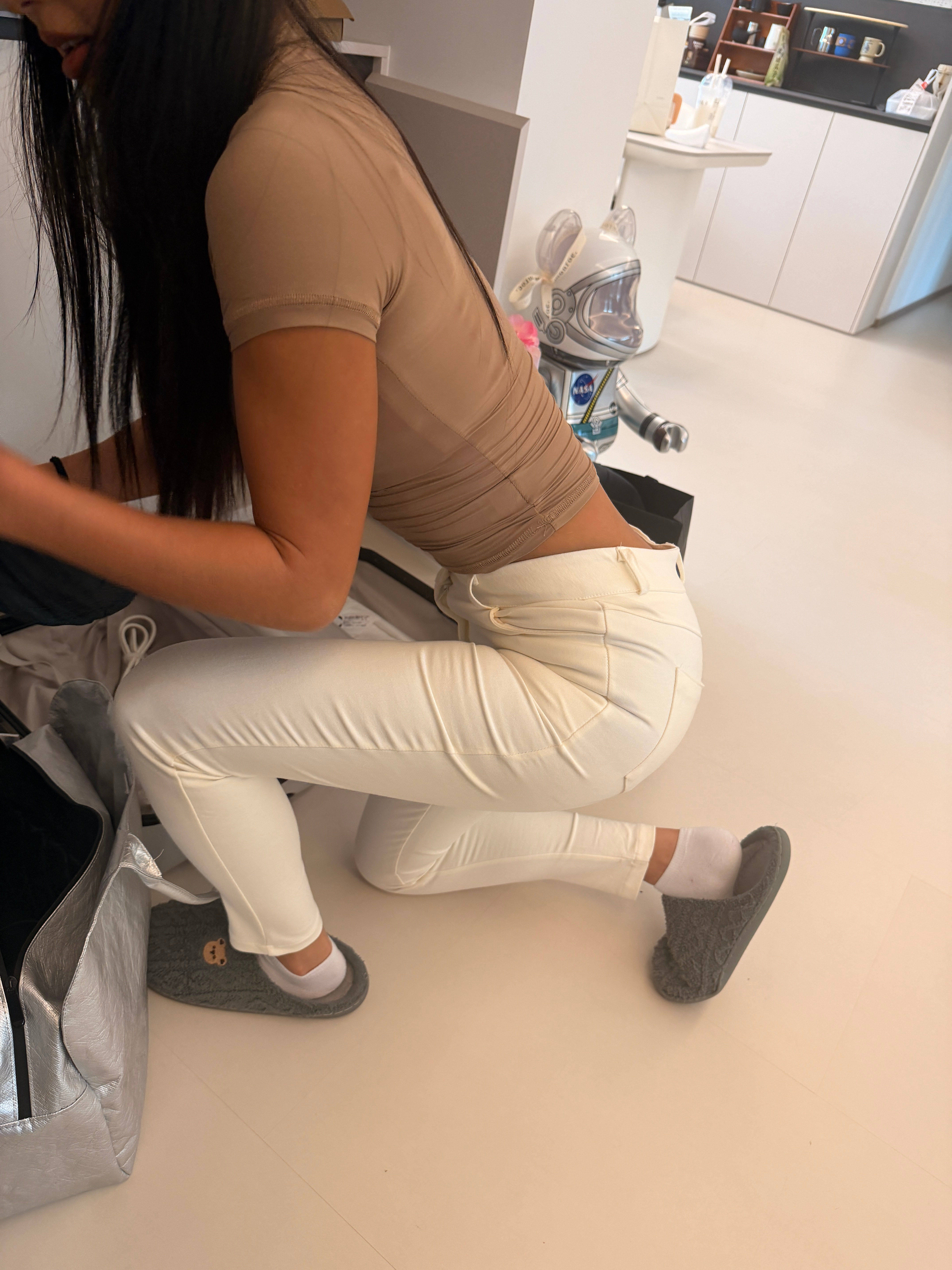 给我送健身服来了！她跟我说：美黑1分钟，她花12块钱💰不是晒晒太阳不就行了吗？