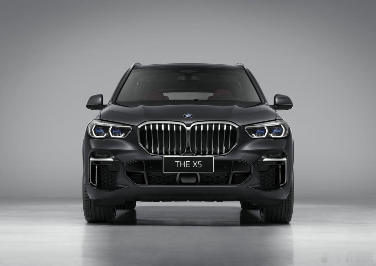 近日，据了解，#宝马X5L# 将会新增一款#xDrive40Li黑焰特别版# 。