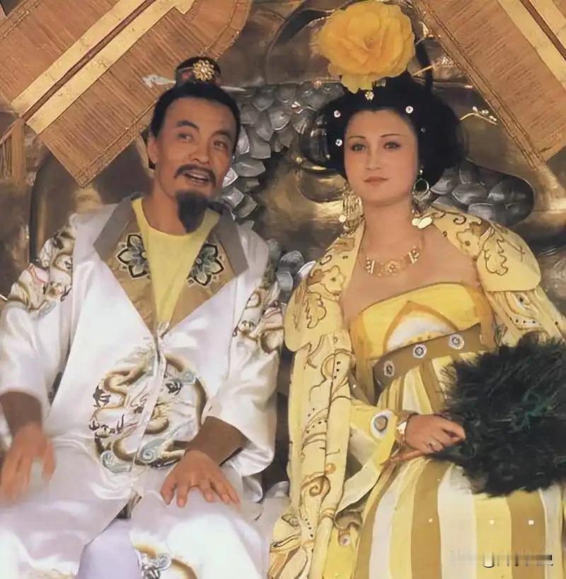 唐玄宗这个人，教科书上的评价是半截明君半截昏君，前半生开元盛世，后半生安史之乱。