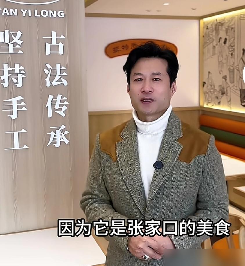 你敢信？演员谭凯在张家口开包子铺，12块钱8个大肉包，门口几百人排队，都说4块钱