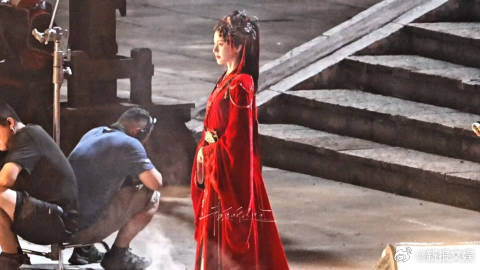 鞠婧祎苏绿夏红衣妆造鞠婧祎万花世界红衣妆造美惨了鞠婧祎最适配红衣之人