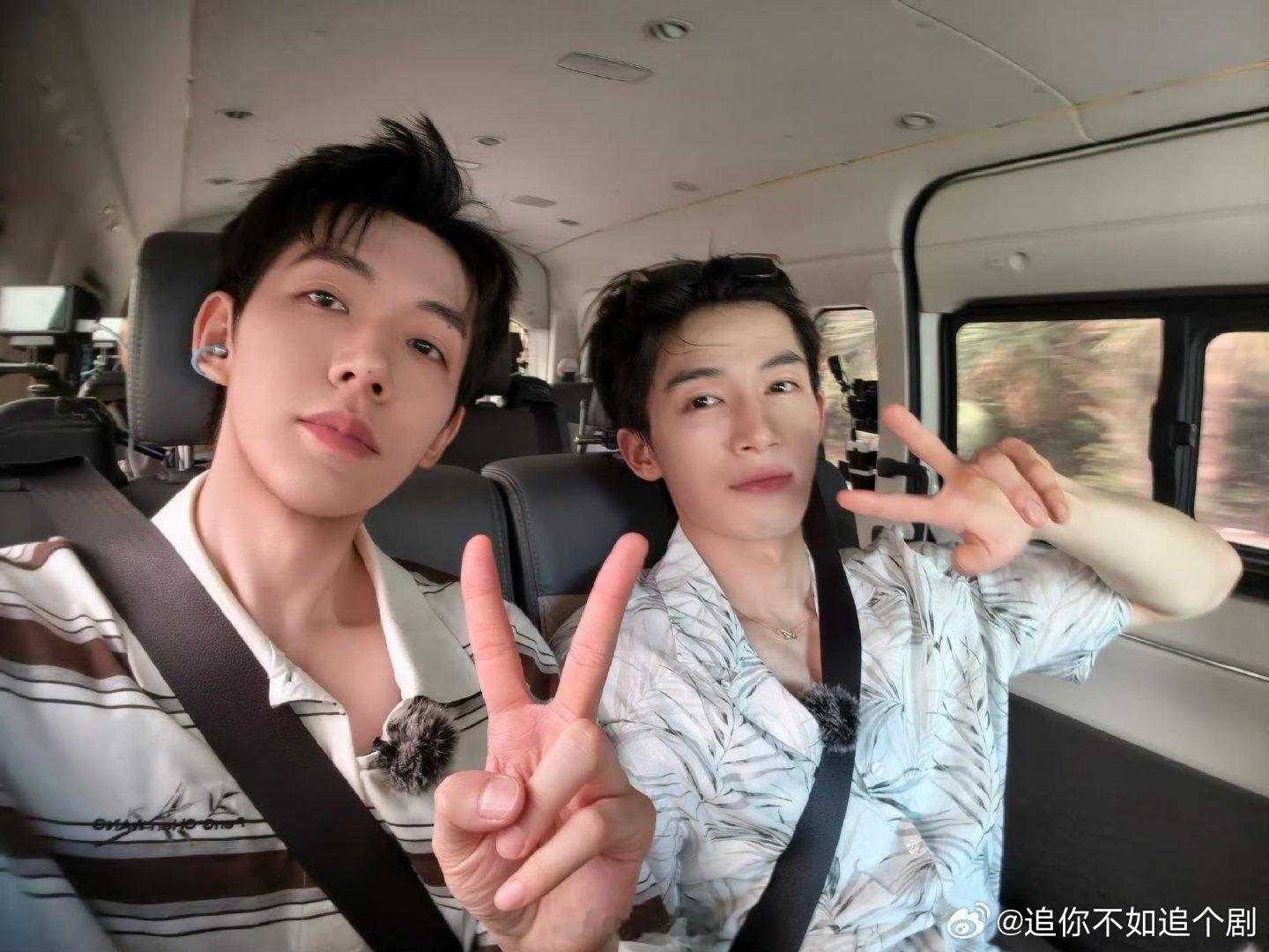 邓为说滑索道比吊威亚舒服多了跟着花少过国庆花儿与少年其他人对高空项目满心忐忑，邓
