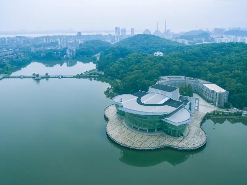 湖北师范大学2025年在陕西省历史组录取分数曝光

湖北师范大学2025年在陕西