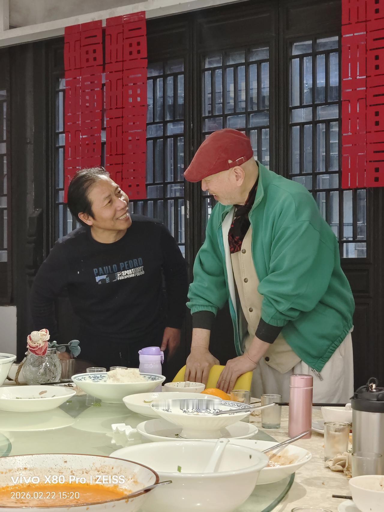 达人兄，姓丁，在无锡也算小有名气，早年的文艺青年，如今熬成了文艺壮年，更加炉火纯