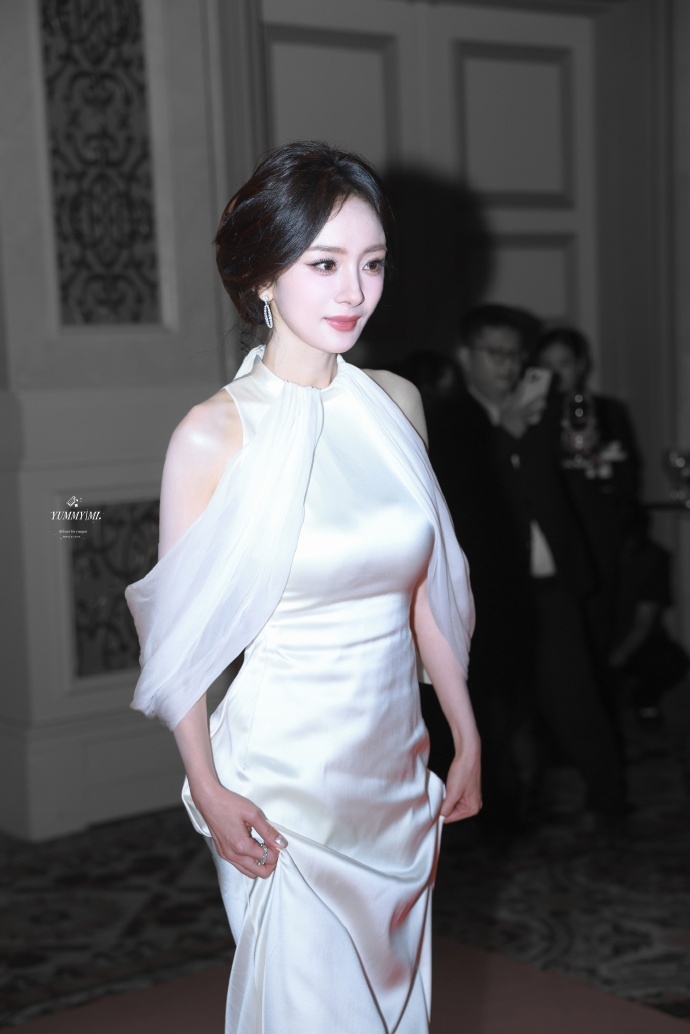 杨幂依旧大幂幂 