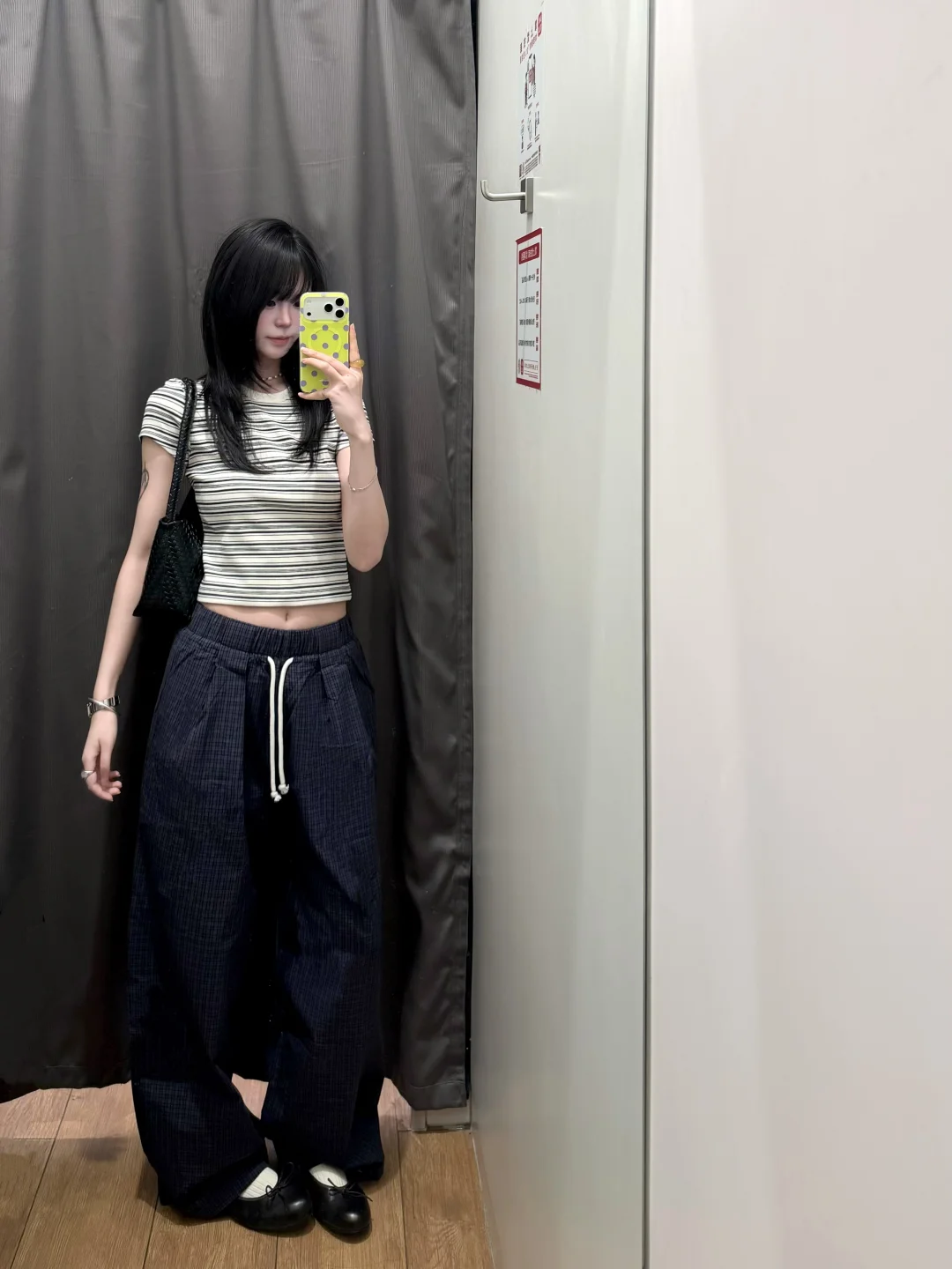 优衣库早春白女松弛感🐰黑白基础款简单舒适