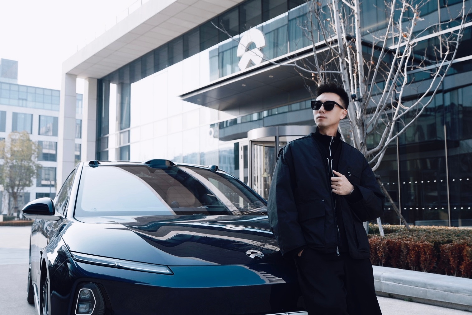 浅浅地和蔚来ET9来了一张“装波一”的合影！