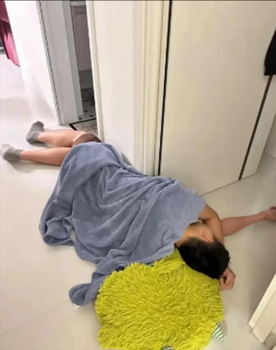 一女子长期遭家暴，丈夫一喝酒就动手，她哭着去找老中医。 老中医没开药，没针灸，只