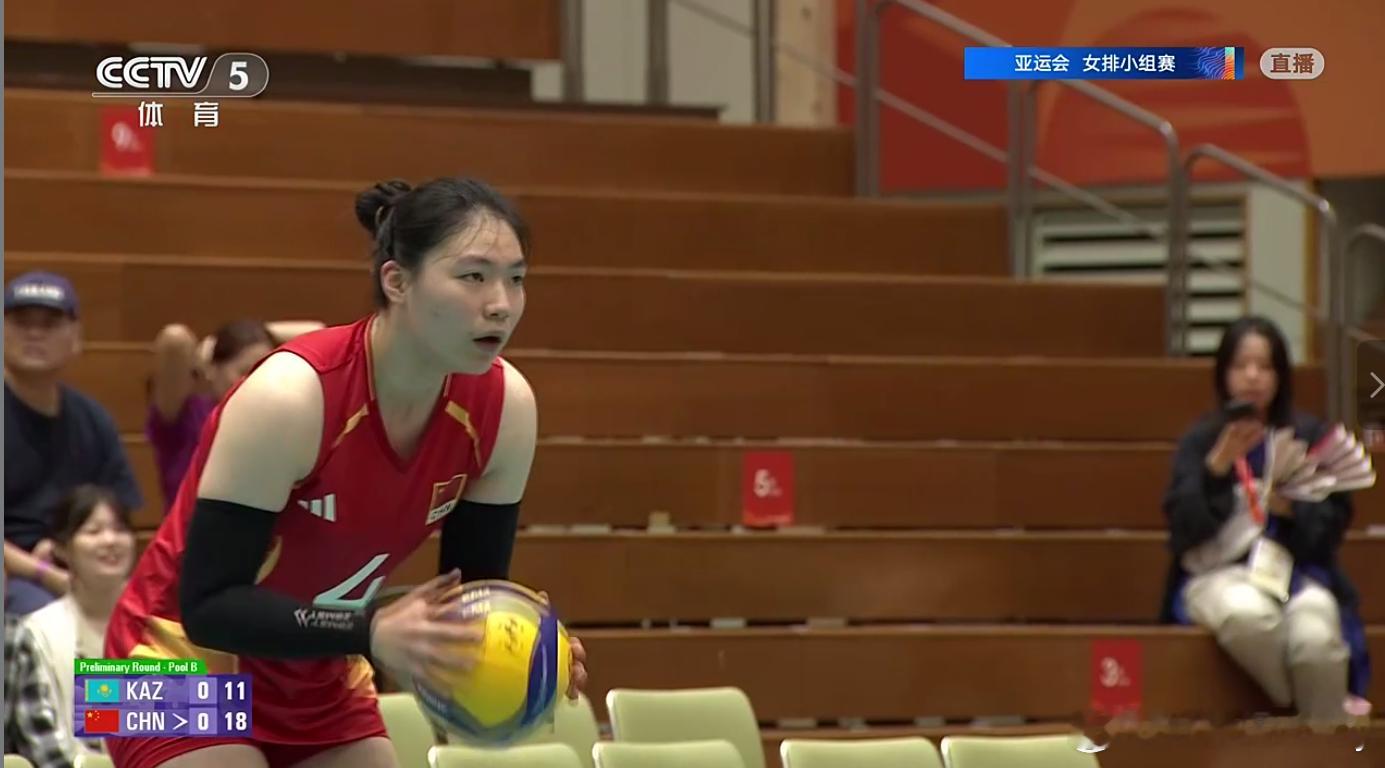 中国女排vs哈萨克斯坦女排  吴梦洁今天比第一局打得好，个人调整得不错。虽然18