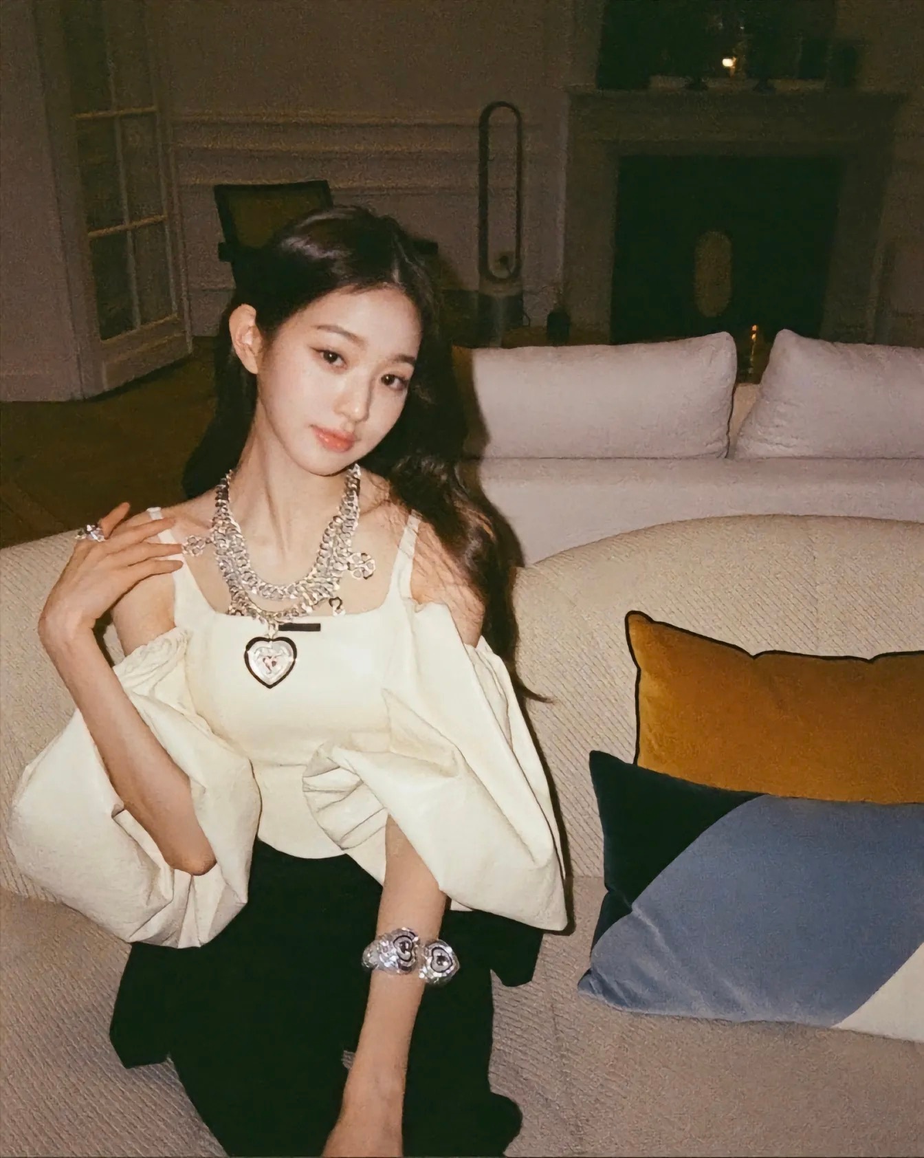 Wonyoung永远无法被打败的眼神 年轻稚嫩的皮囊下住着一个古老悲悯的灵魂（这