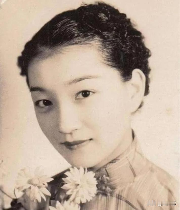 1965年，六十二岁的陆小曼被肺气肿缠绵缠身，常年的咳喘耗空了她最后的气力，大半