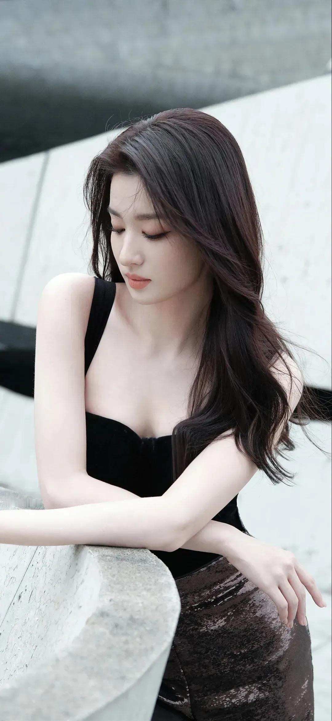 性感妩媚，优雅迷人。