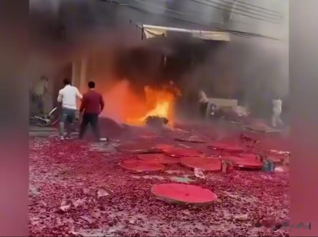 放炮过年真不好
垃圾成堆不得了
污染环境难如意
环卫工人难清扫
安全问题患难消