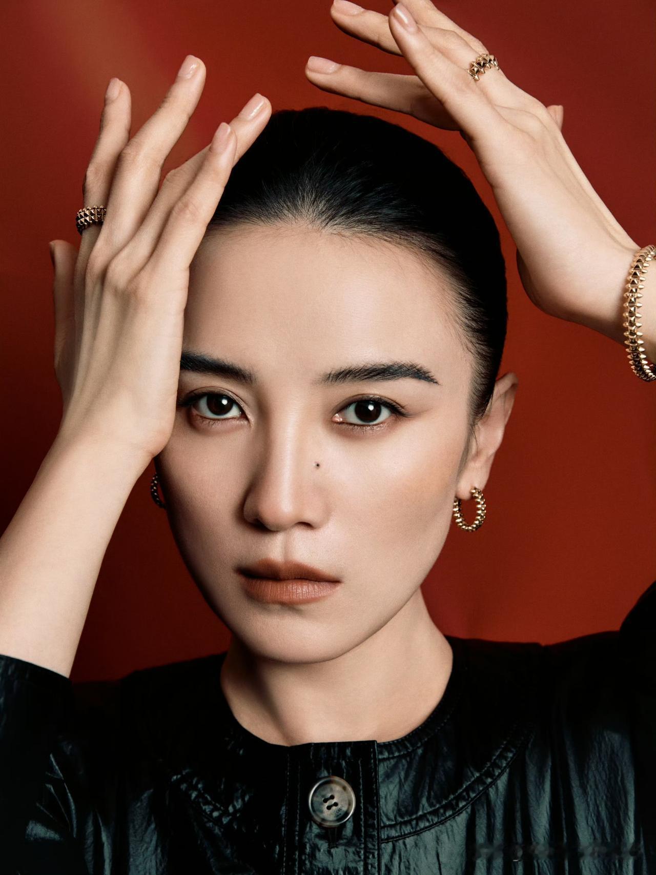恭喜宋佳获得第33界金鹰奖视后👍梅婷吴越与宋佳拥抱👍