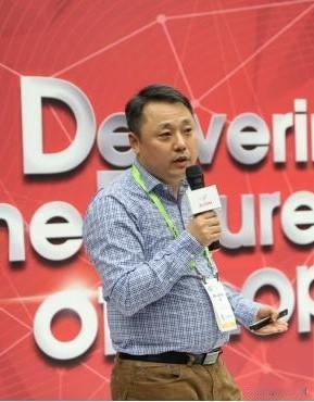 薄列峰，从亚马逊首席科学家到国内AI大牛！
 
薄列峰，48岁，西安人，国内多模