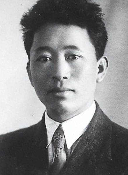 1965年上海那间病房里，空军首任司令刘亚楼躺在床上，病已经把这个人拖得快不行了