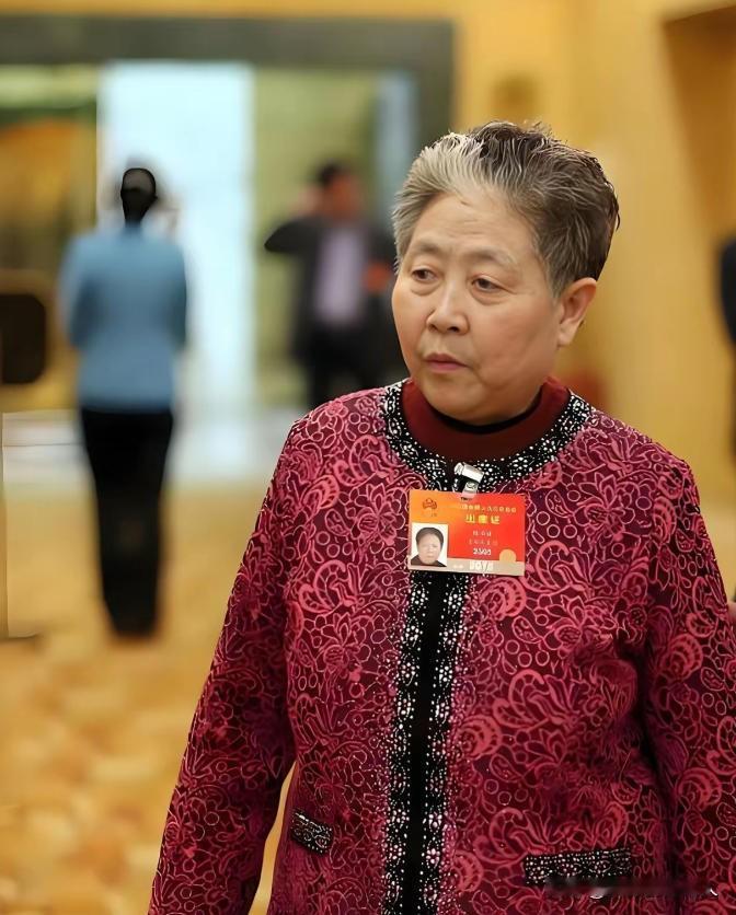 2018年，记者问老干妈的创始人陶华碧:“老干妈为什么一直用这家玻璃厂的玻璃瓶，